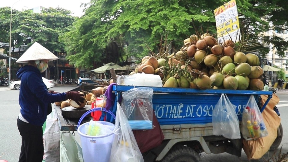 Vietnamesische Getränke - Nước dừa tươi