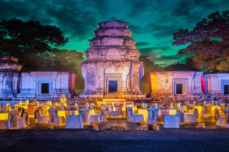 Galadinner vor dem Tempel